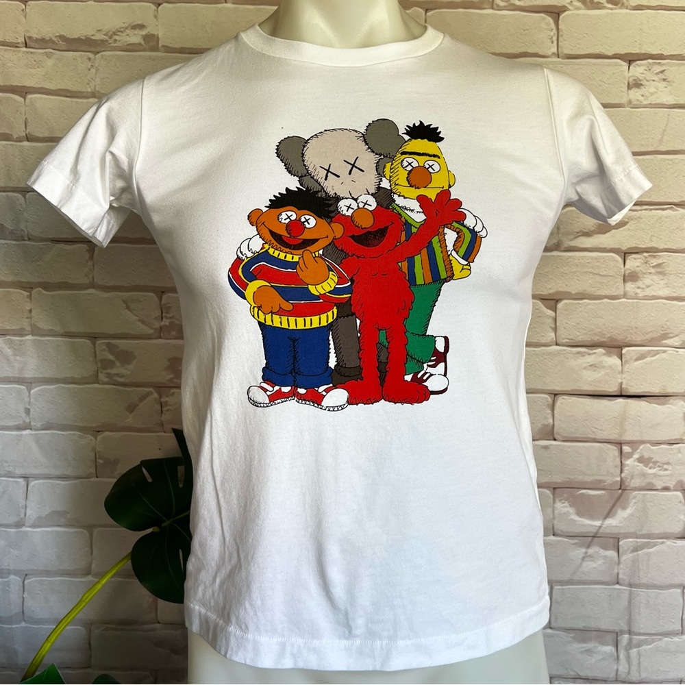 KAWS X UNIQLO SESAME STREET Graphic T-Shirt